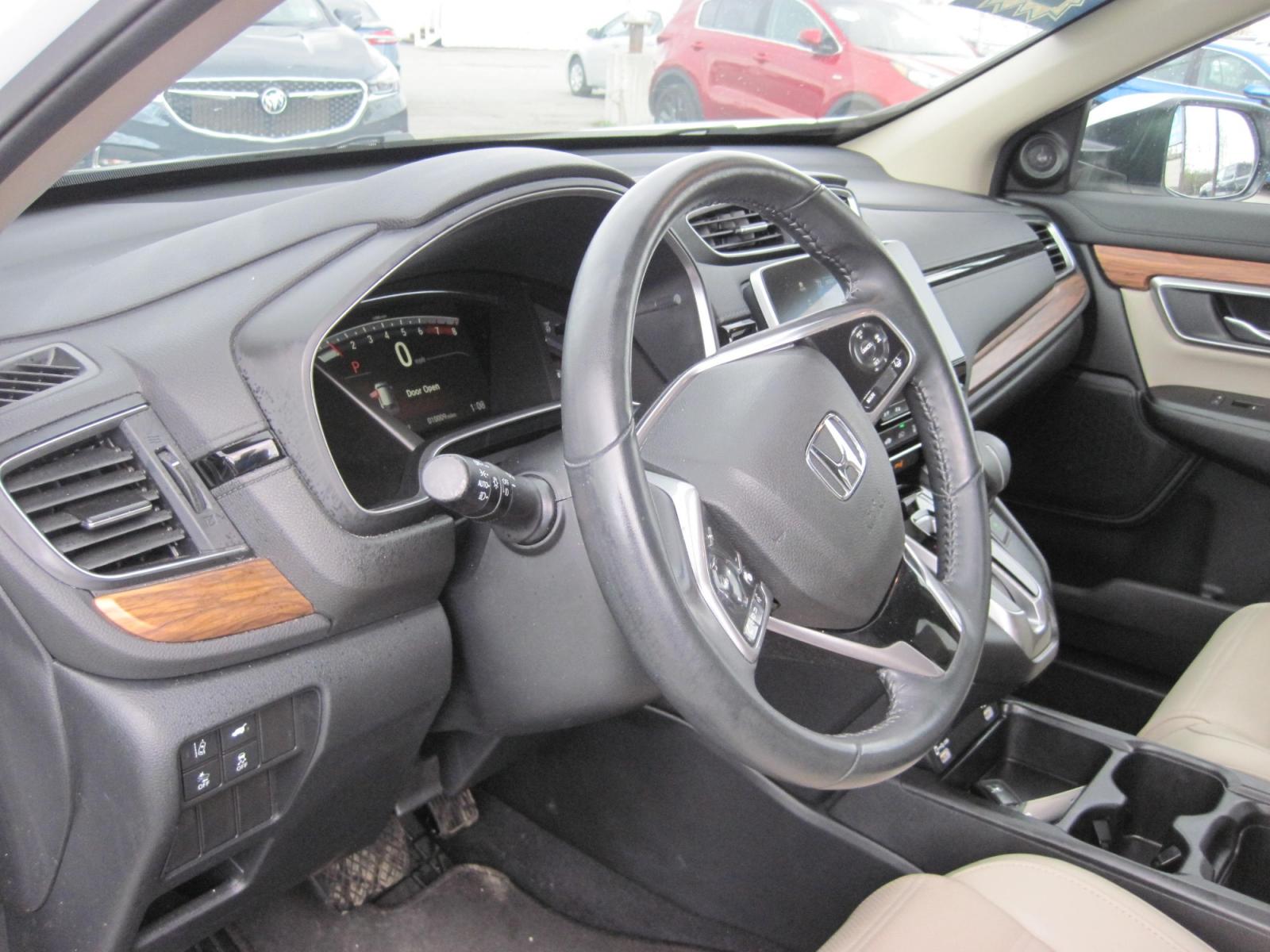 2022 white /Tan Honda CR-V EX-L AWD (2HKRW2H8XNH) , automatic transmission, located at 9530 Old Seward Highway, Anchorage, AK, 99515, (907) 349-3343, 61.134140, -149.865570 - Photo #12